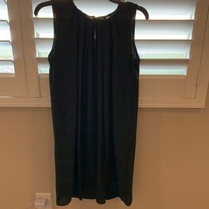 Sleeveless pine green dress